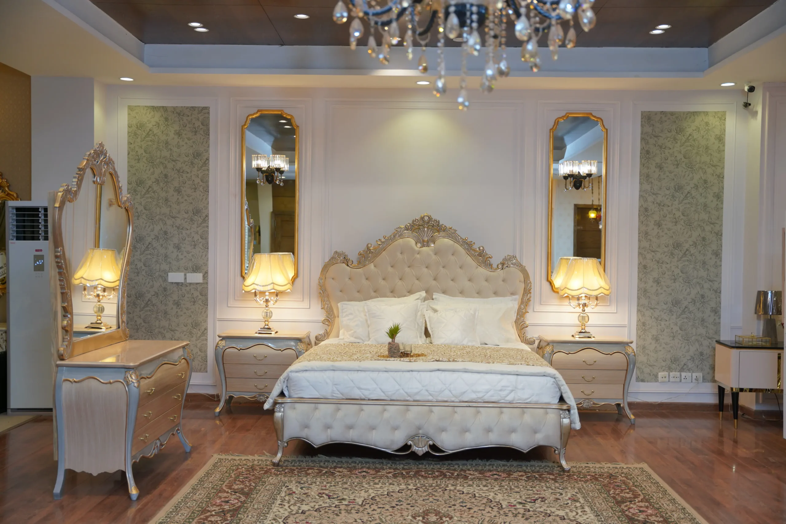 Luxury Grand Bed